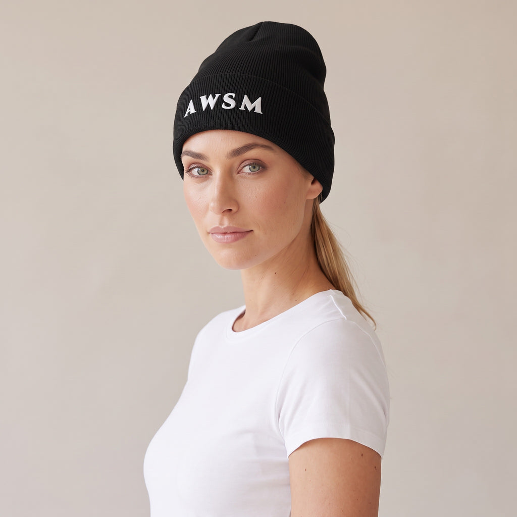Hiver Cuffed Beanie — AWSM Maison in Onyx Black, three-quarter view on the AWSM house model