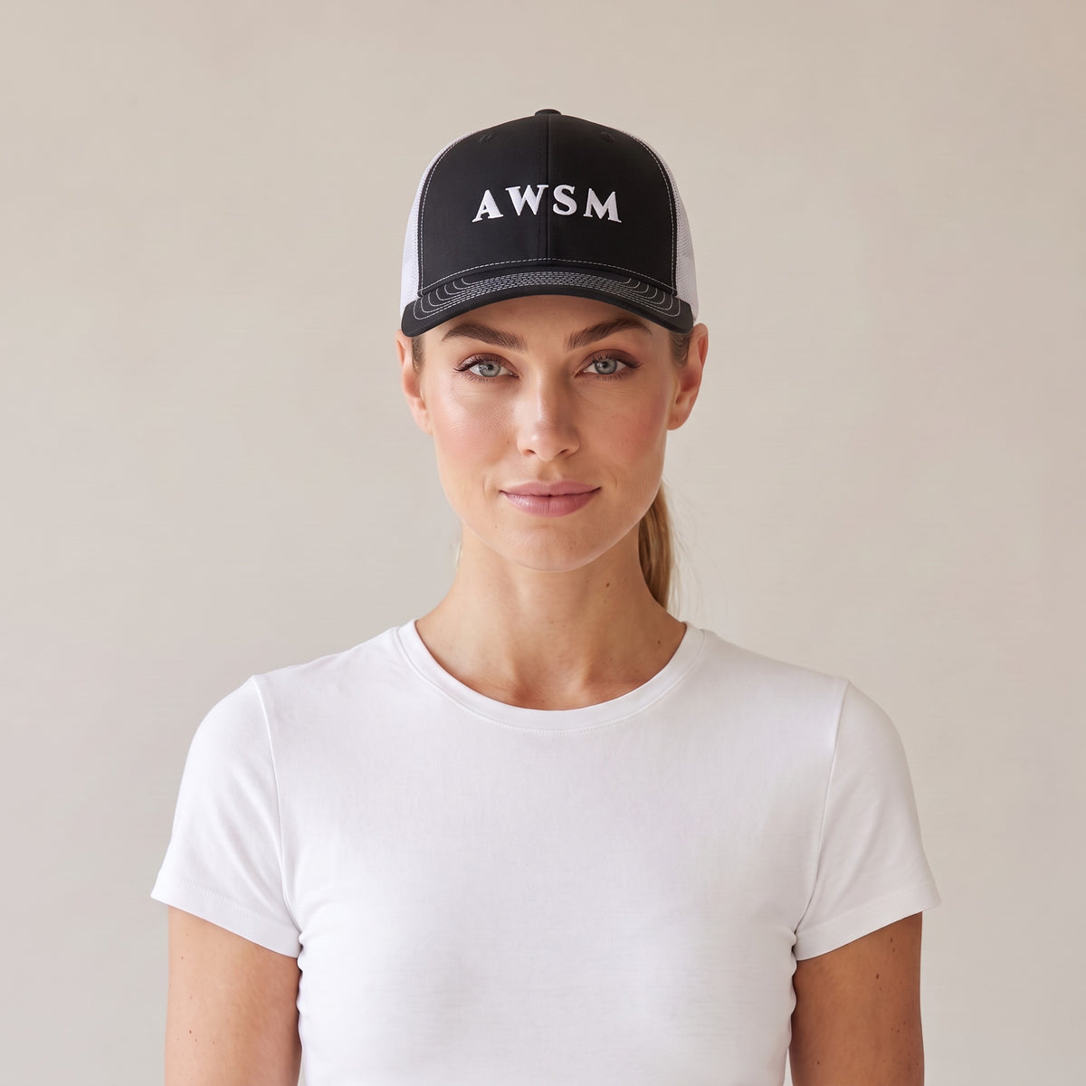 Minuit Trucker Cap — AWSM Maison in Onyx / Pearl, front view on the AWSM house model