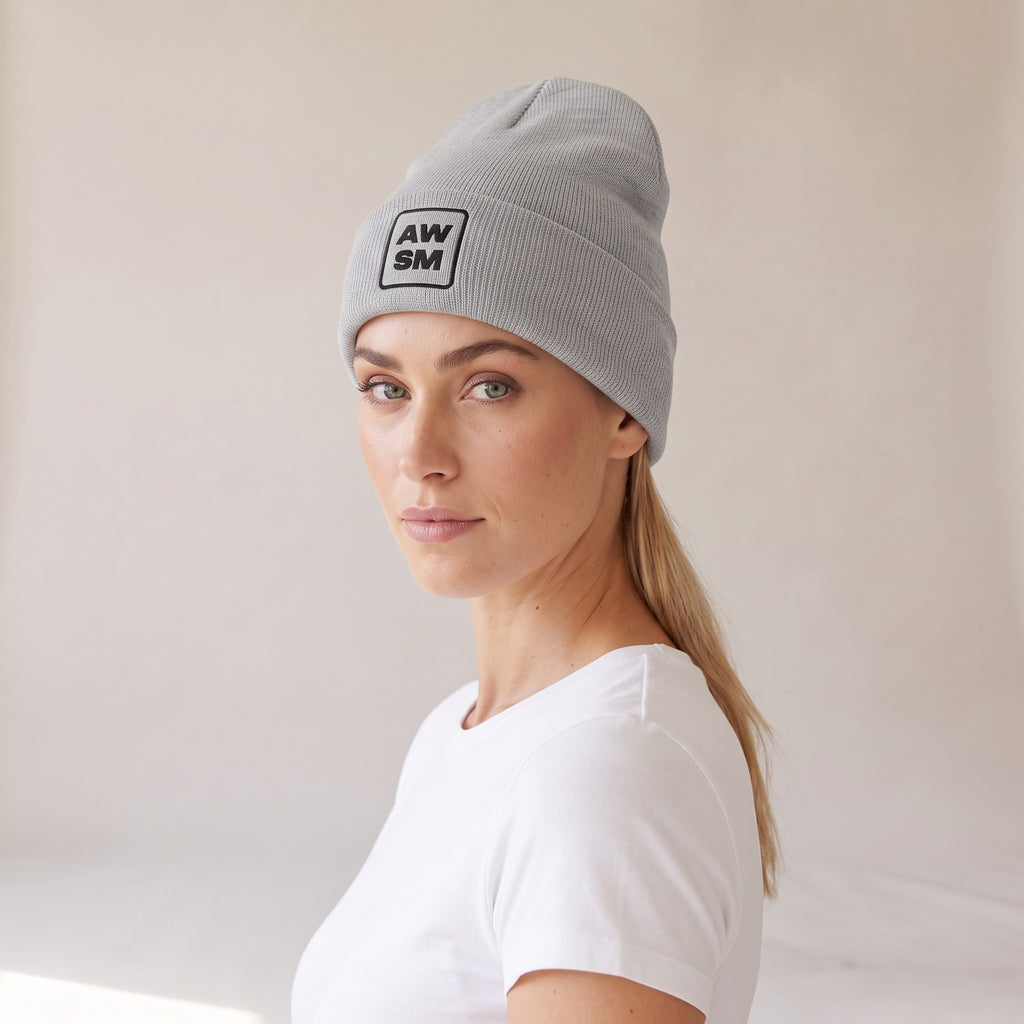 Neige Cuffed Beanie — AWSM Atelier in Cloud Heather Grey, three-quarter view on the AWSM house model